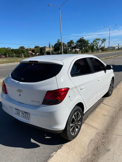 Chevrolet Onix 2015 — foto 3