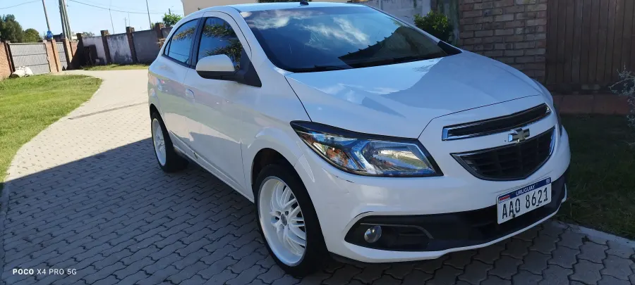 Chevrolet Onix 2015 — foto 2