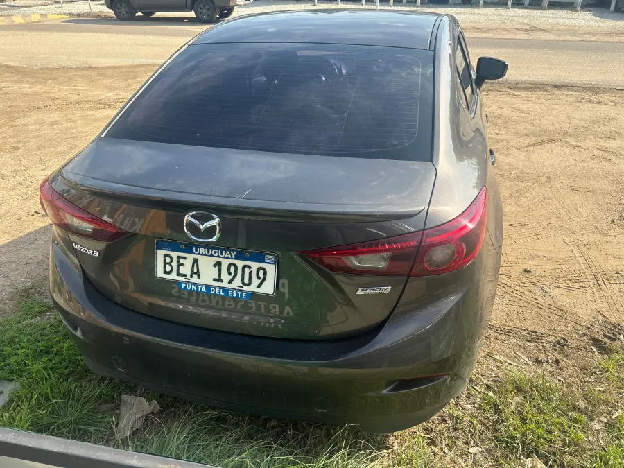 Mazda Mazda3 2015 — foto 3