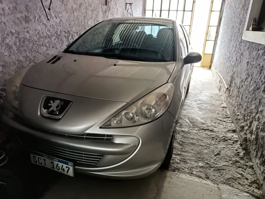 Peugeot 207 2013 para alquilar