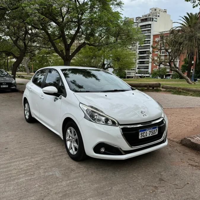 Peugeot 208 2017 para alquilar
