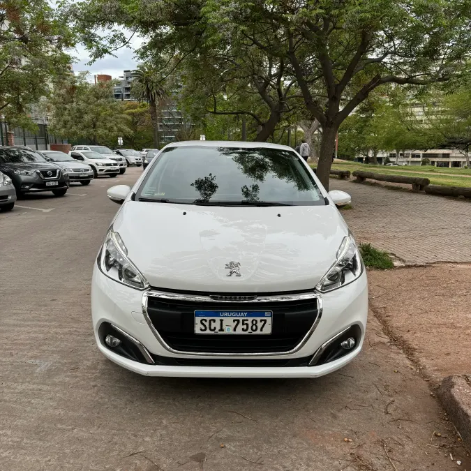 Peugeot 208 2017 — foto 2