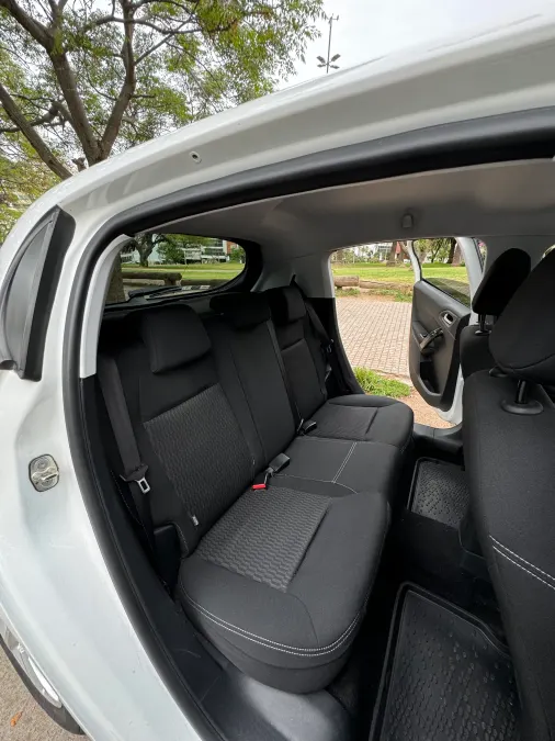 Peugeot 208 2017 — foto 5