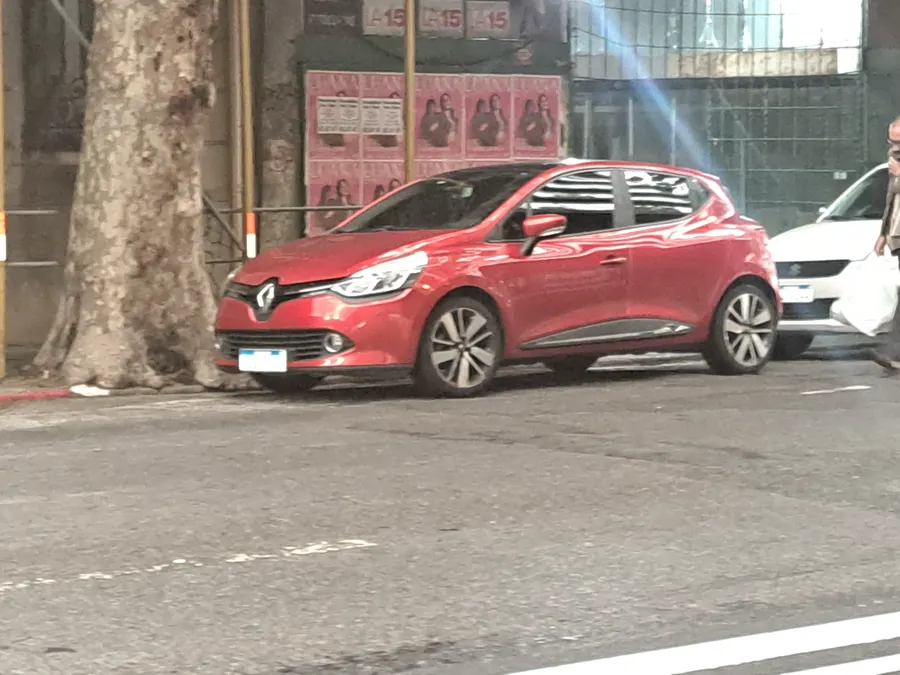 Renault Clio 2015 — foto 2