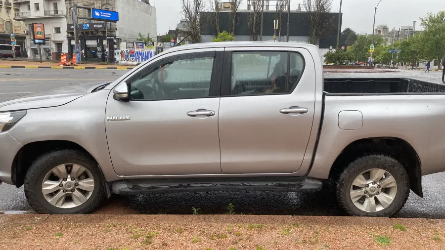 Toyota Hi-Lux 2017 para alquilar